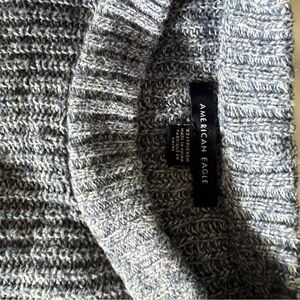 American Eagle Outfitters Men's Gray Sweater